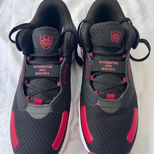 ADIDAS men’s 8.5 Donovan Mitchell #3